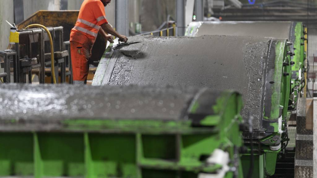 In allgemeinverbindlichen Gesamtarbeitsverträgen vereinbarte Mindestlöhne sollen künftig Vorrang haben gegenüber kantonalen Mindestlöhnen. Das will die zuständige Ständeratskommission. (Themenbild)