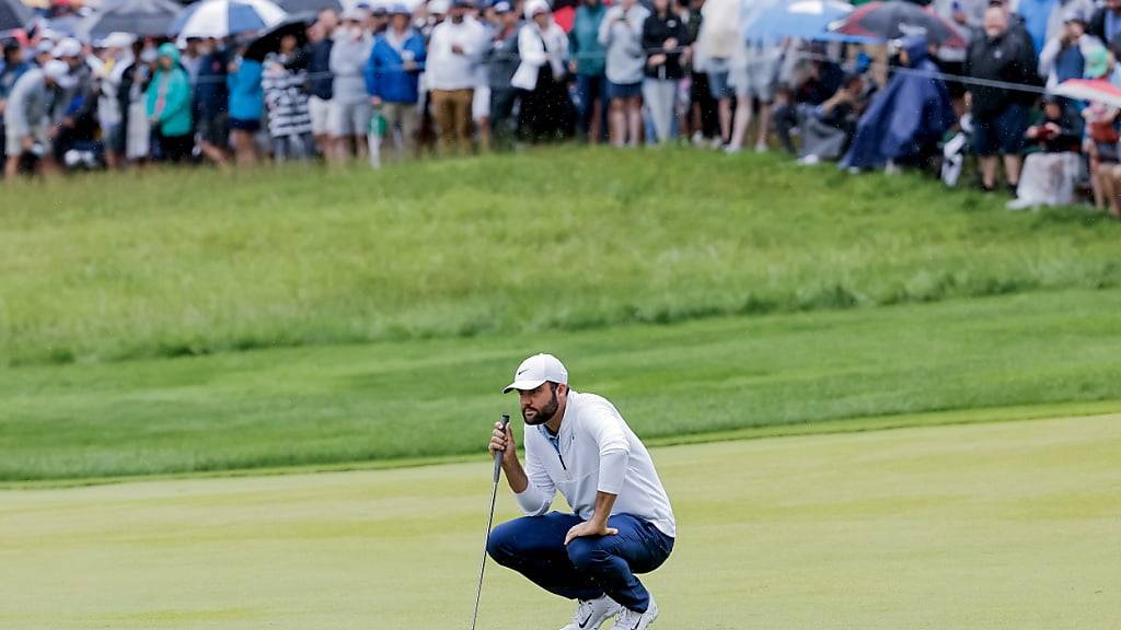 Scottie Scheffler liegt nach der 2. Runde der US PGA Championship in Louisville nur noch drei Schläge hinter dem Führenden Xander Schauffele