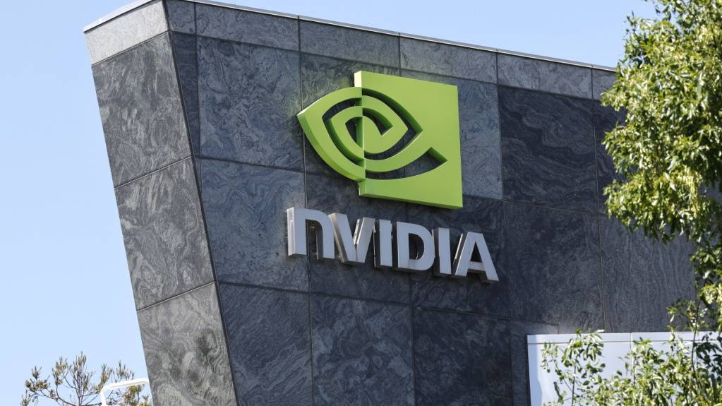 Der Chipkonzern Nvidia hat einen neuen Börsenrekord aufgestellt und ist nun über fünf Billionen Dollar wert. (Archivbild)