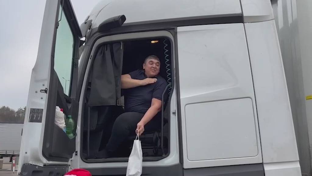 Überraschung: Freiwillige aus Möriken-Wildegg beschenken LKW-Chauffeure auf Raststätten