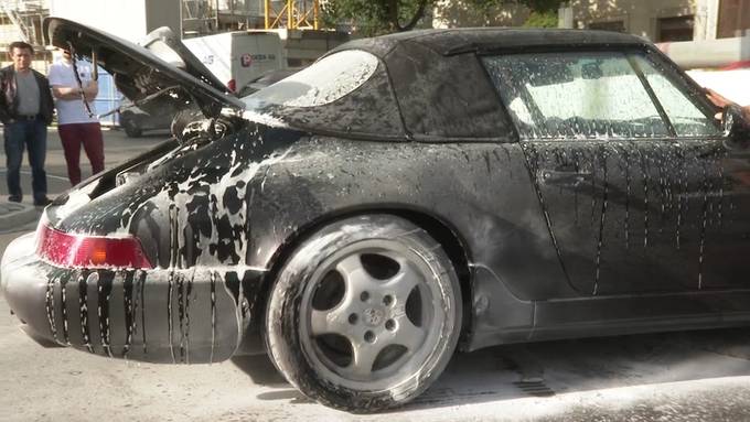 30-jähriger Porsche geht in Flammen auf