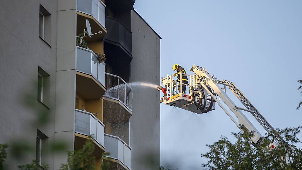 Bei dem Feuer in Bohumin im Osten Tschechiens sind mindestens 11 Menschen gestorben. Foto: VladimÌr PryËek/CTK/dpa
