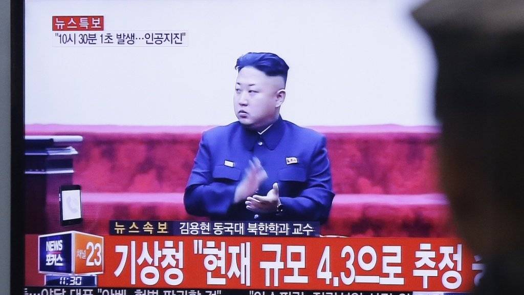 Nordkoreas Machthaber Kim Jong Un soll laut Medienbericht den Waffentest persönlich überwacht haben. (Archivbild)