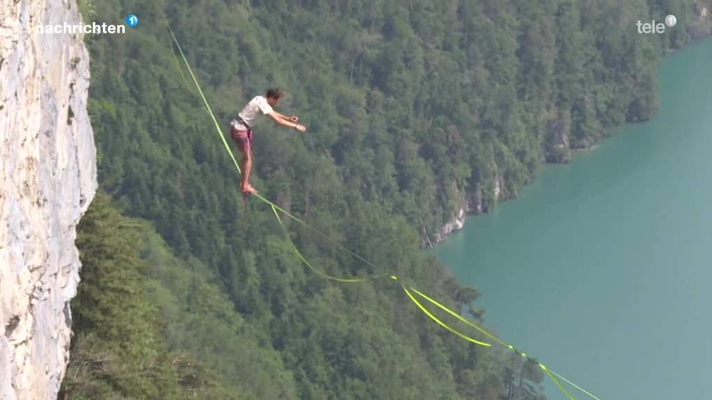 Slackliner trainieren in Seelisberg