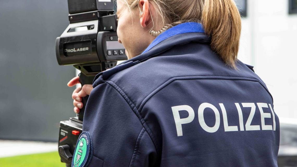 Die Kantonspolizei St.Gallen hat bei Verkehrskontrollen zahlreiche Raser aus dem Verkehr gezogen..