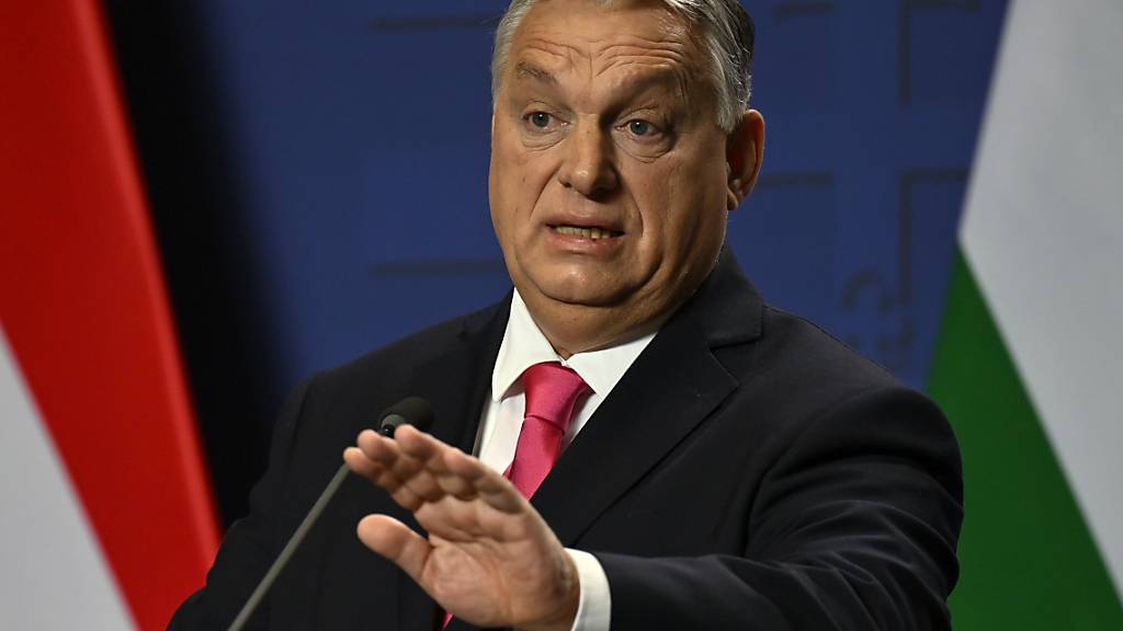 Viktor Orban, Ministerpräsident von Ungarn, reagiert während einer Pressekonferenz. Einmal im Jahr stellt sich der ungarische Regierungschef den Fragen der in- und ausländischen Medien. Foto: Denes Erdos/AP/dpa
