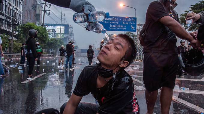 Gewaltsame Proteste gegen Corona-Politik in Thailand