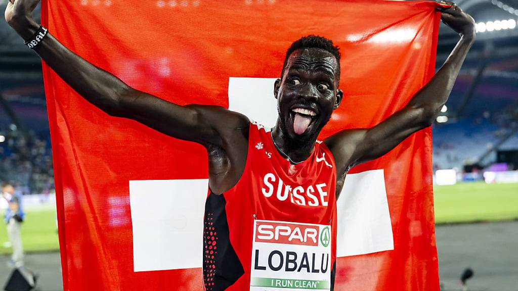 Überschwängliche Freude: Dominic Lobalu nach dem Bronze-Coupe mit der Flagge seiner neuen Heimat