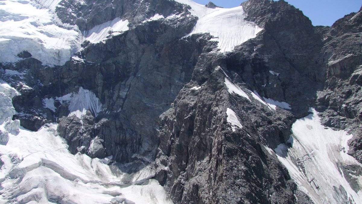 Am Piz Bernina sind drei Alpinisten abgestürzt.