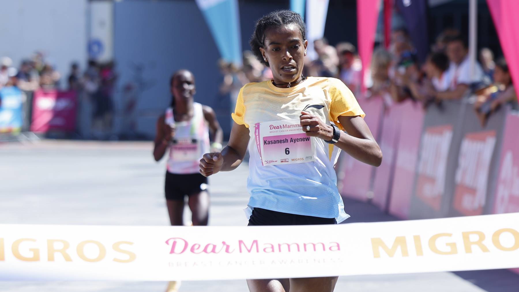 Die Äthiopierin Ayenew Kasanesh entscheidet den diesjährigen Frauenlauf für sich.