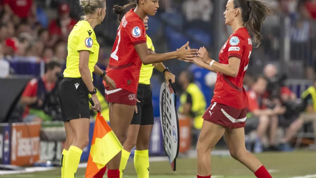 Nach ihrem Teileinsatz gegen Norwegen rückt Sydney Schertenleib in die Startelf. Für sie weichen muss Riola Xhemaili