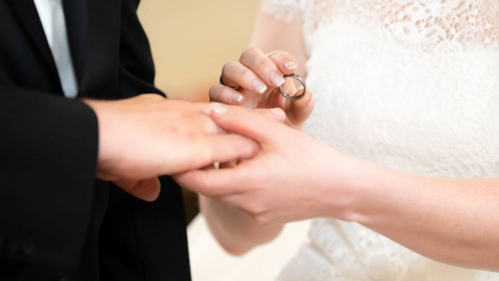 Paare sollen nach der Hochzeit weiterhin einzeln besteuert werden. (Symbolbild)