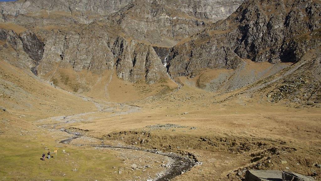 Mit einer Wanderung durch die Alpen will die Projektgruppe whatsalp den Wandel und den Zustand der Alpen dokumentieren. (Archivbild vom Piz Adula GR/TI)