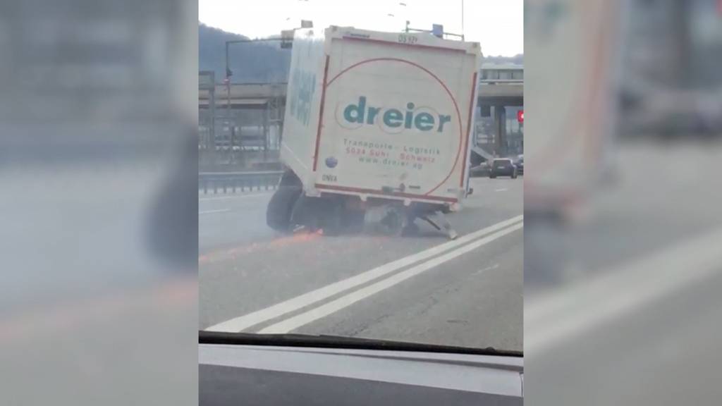 Funkensprühender LKW auf der A1