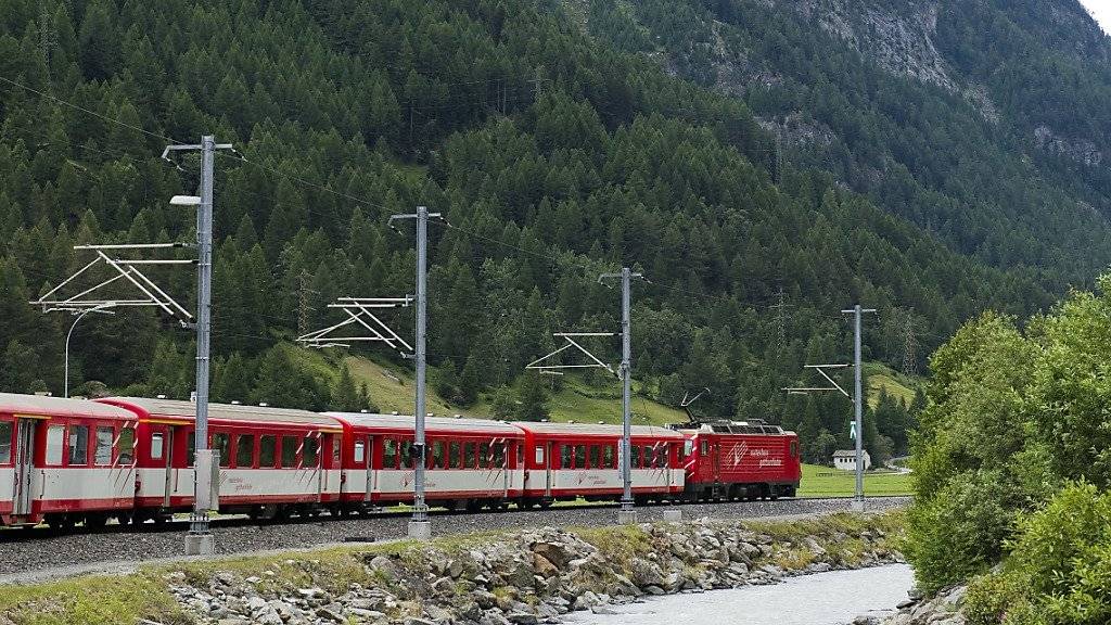 Nach dem ersten Betriebsjahr 1891 mit rund 33'000 Passagieren wuchs der Personenverkehr auf der Schiene im Mattertal zwischen Visp und Zermatt bis heute auf über drei Millionen Passagiere an. (Archivbild)