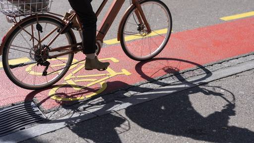 Seniorin verletzt sich bei Sturz mit E-Bike in Siebnen SZ erheblich