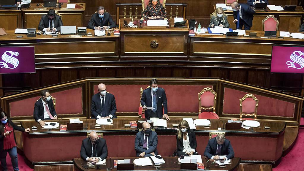 Giuseppe Conte (M), Ministerpräsident von Italien, spricht im Senat. Foto: Lapresse / Roberto Monaldo/LaPresse via ZUMA Press/dpa