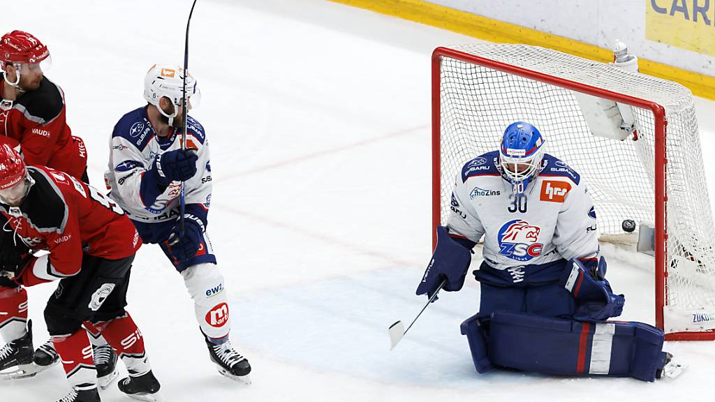 Viermal bezwungen: Die ZSC Lions kamen im Spiel 2 in Lausanne von ihrem Weg ab und liessen ihren überragenden Goalie Simon Hrubec sträflich im Stich