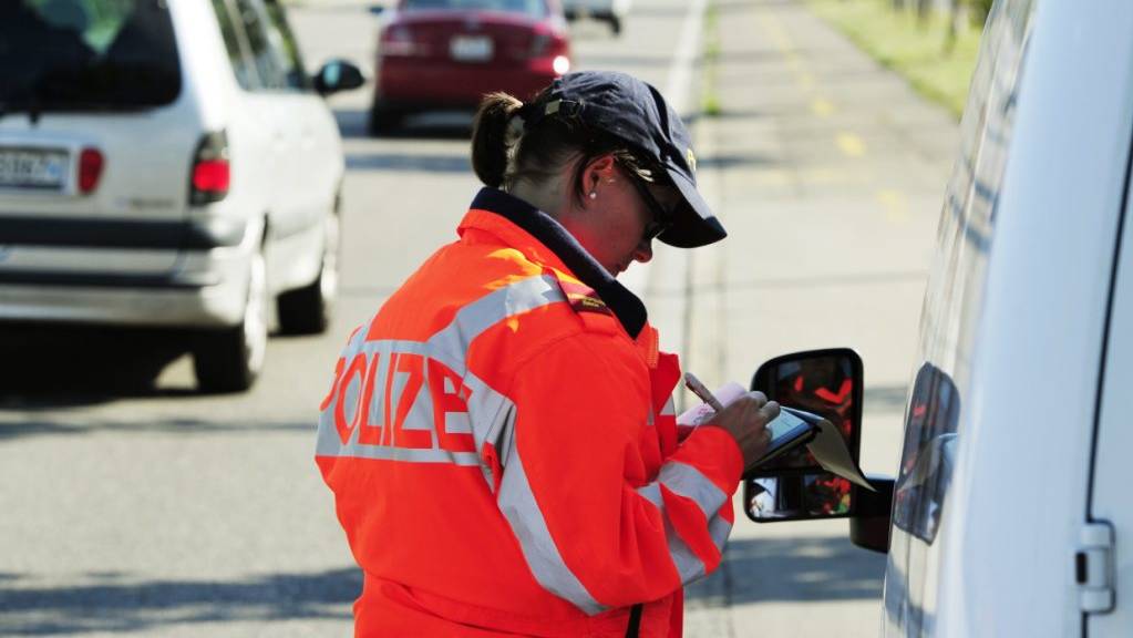 Laut der Stadtpolizei Winterthur ist am Samstagabend in Wülflingen ZH ein 85-Jähriger bei einem Verkehrsunfall ums Leben gekommen. (Symbolbild)