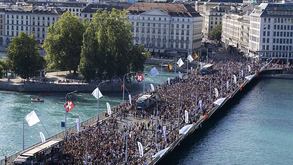 Lake Parade in Genf lockt über 100'000 Menschen an