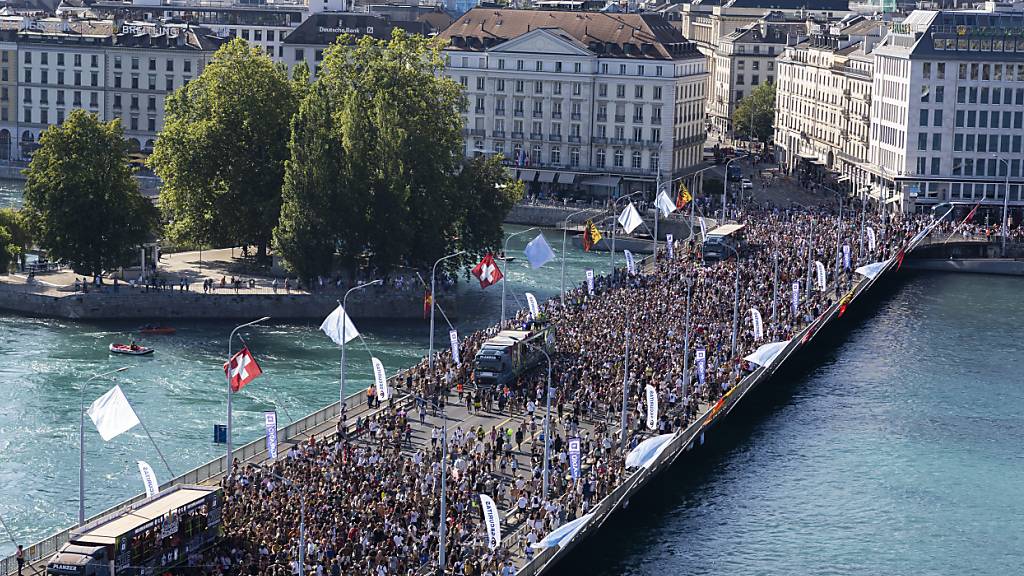 Über 100'000 Personen feierten am Samstag in Genf an der Lake Parade und an der Lake Sensation. (Archivbild)