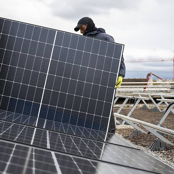 Solarpflicht auf fast allen Bernern Dächern – Bürgerliche wollen nichts davon wissen