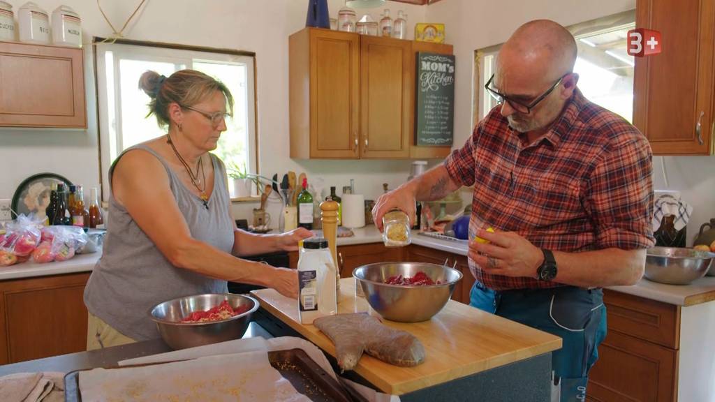 Ungewöhnliche Burger: Conny serviert auf ihrer Ranch in Kanada Bären- und Pumafleisch