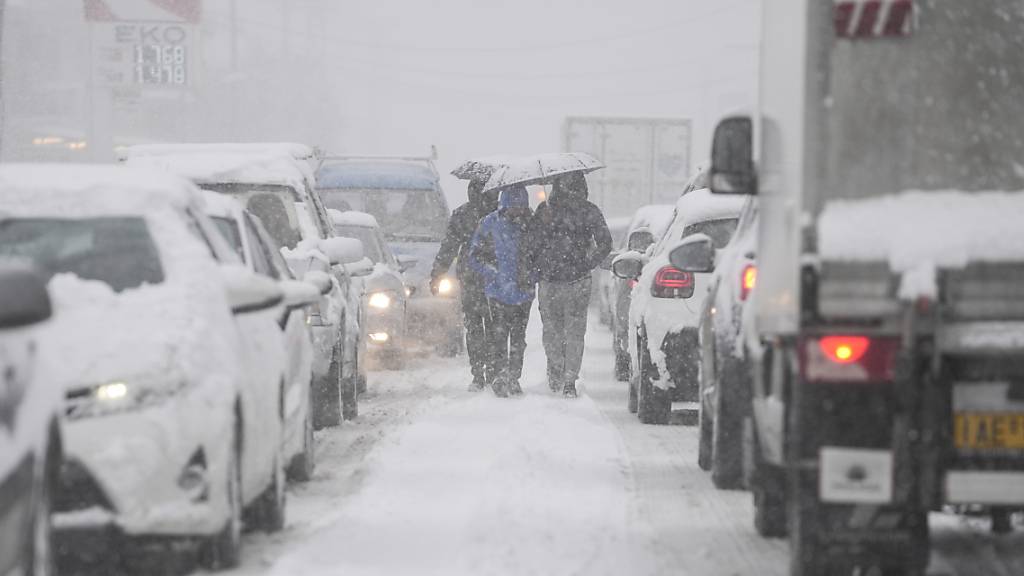 Schnee führt in Griechenland zu Verkehrschaos