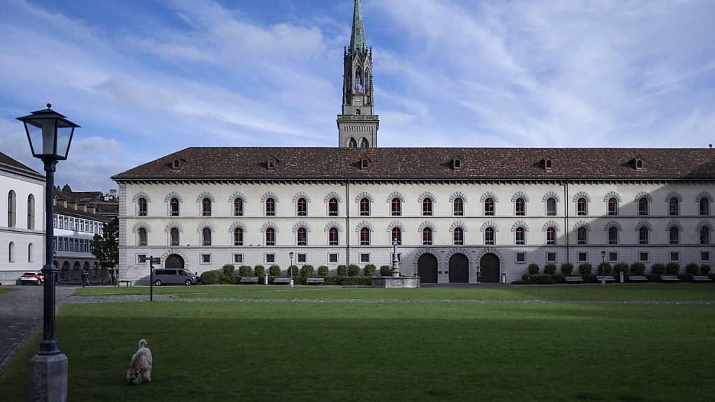 Arzt streitet in St.Gallen Verantwortung für Tod einer Patientin ab