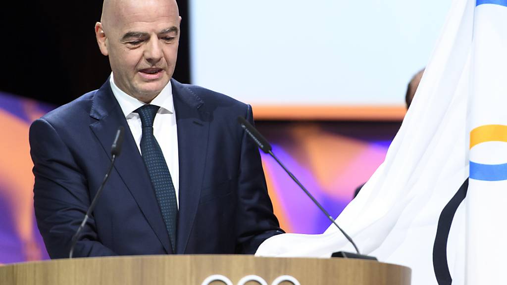 FIFA-Präsident Gianni Infantino leistet den Amtseid als neues Mitglied des IOC ab