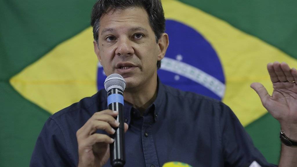Der linke brasilianische Präsidentschaftskandidat Fernando Haddad wittert eine von Unternehmen finanzierte Internet-Kampagne gegen ihn.