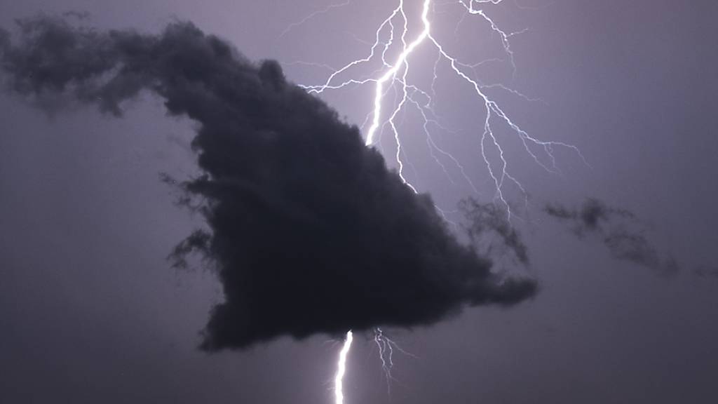 Heftige Gewitter in der Westschweiz: Kantone Bern ...