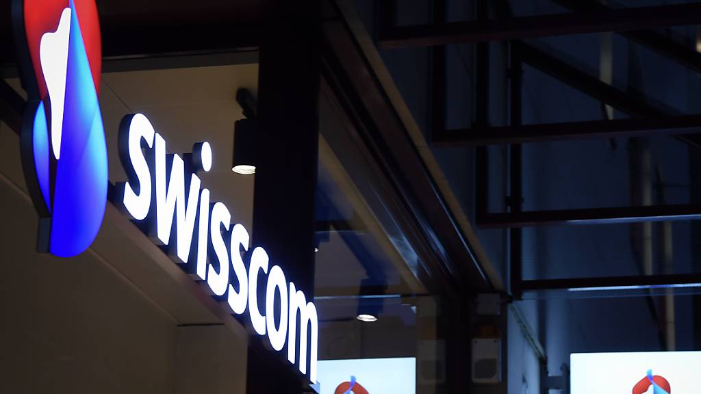 Die Swisscom muss den Glasfaser-Ausbau stoppen. (Archivbild)
