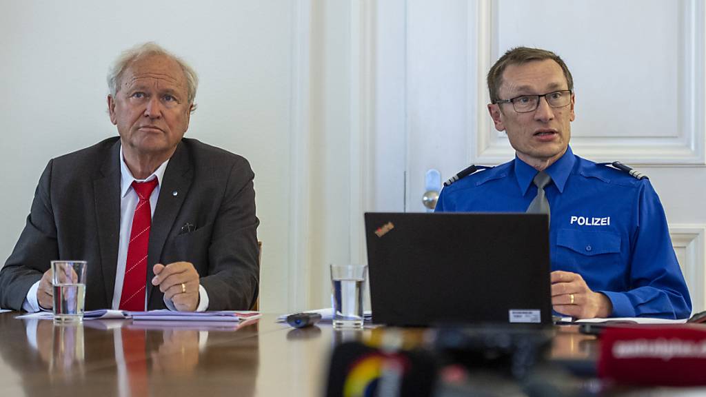 Der Luzerner Sicherheitsdirektor Paul Winiker und Polizeikommandant Adi Achermann informieren über die Umstrukturierungspläne bei der Luzerner Polizei.