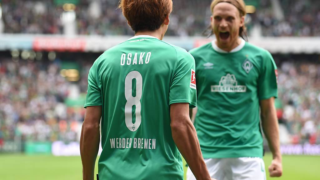 Michael Lang (rechts) konnte sich bei Werder Bremen nicht durchsetzen und kehrt nach Saisonende zu Borussia Mönchengladbach zurück