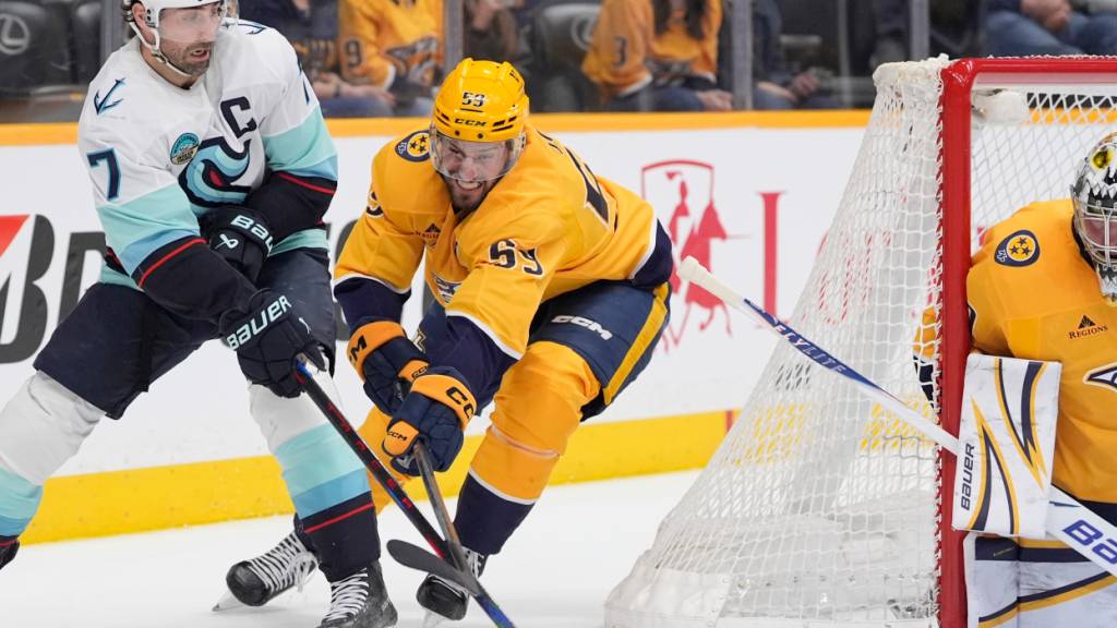 Die Nashville Predators mit Roman Josi (Mitte) kommen im Kampf um einen Playoff-Platz zu einem wichtigen Sieg