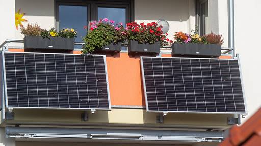 Schwyzer Regierung ist für Erleichterung von Solaranlagenbau