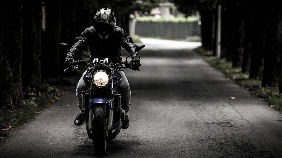 Motorradfahrer (Symbolbild)