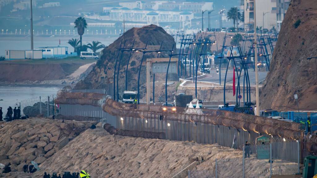 Ceuta: Spanien will 500 Minderjährige aufs Festland bringen