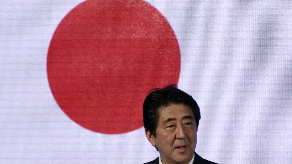Muss schon zum zweiten Mal in seiner Amtszeit eine Rezession hinnehmen: Japans Regierungschef Shinzo Abe. (Archivbild)