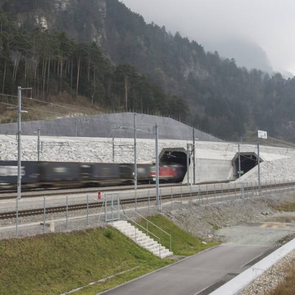 Ab Mittwoch verkehren wieder täglich 90 Güterzüge durch Gotthard