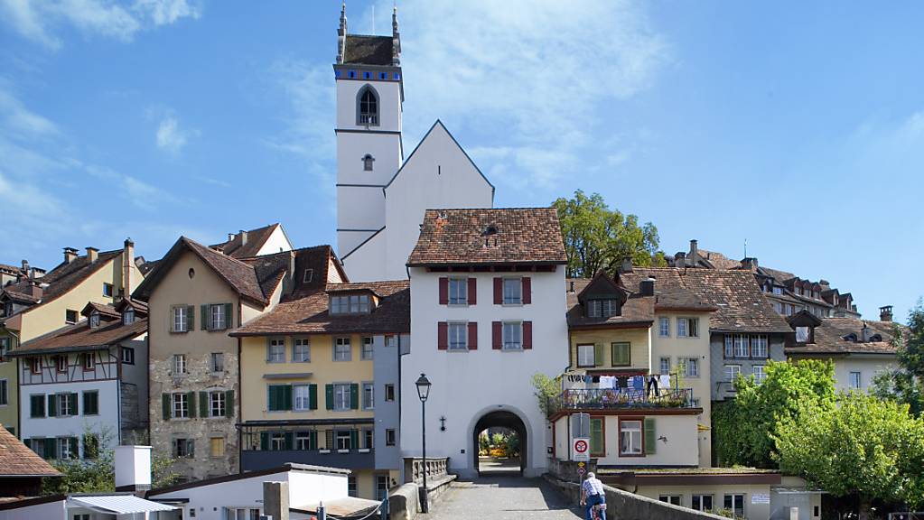 Am Samstag wird die Beleuchtung der Aarauer Stadtkirche für die Dauer einer Stunde ausgeschaltet. (Archivbild)