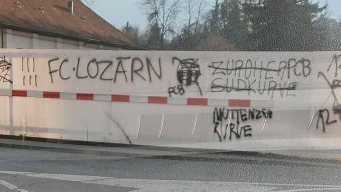 In Menziken liefern sich Fussballfans ein Graffiti-Battle