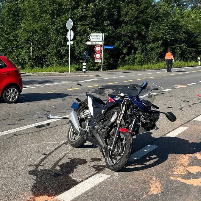 Frontalkollision zwischen Töff und Auto in Bern – zwei Verletzte