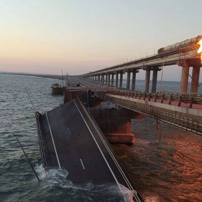 Brand auf Brücke zwischen Krim und Russland – Video zeigt Explosionen