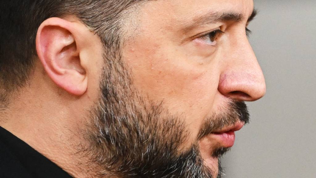 Selenskyj: Tausende Drohnen und Bomben in einer Woche