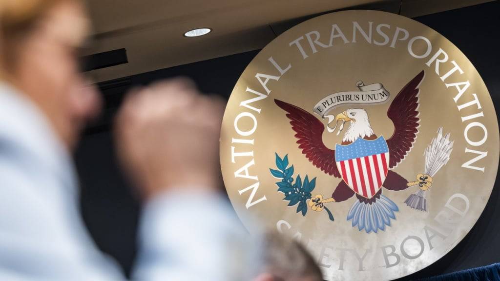Die Nationale US-Behörde für Transportsicherheit untersuchte den Zusammenstoss eines Passagierflugzeugs und eines Militärhelikopters in Washington.