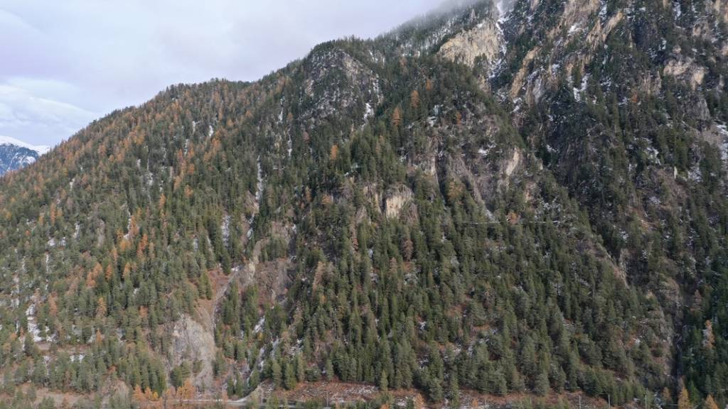 Auf der Stecke zwischen Filisur und Stuls besteht die Gefahr von Steinschlägen. Nun sind dort Schutzbauten geplant.