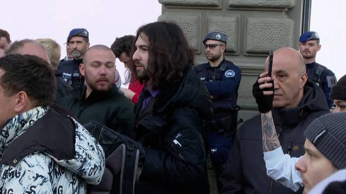 Nicolas Rimoldi mit Eiern beworfen: «Ohne Polizeischutz wäre ich jetzt im Spital»