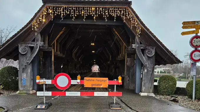 Holzbrücke in Wangen an der Aare gesperrt
